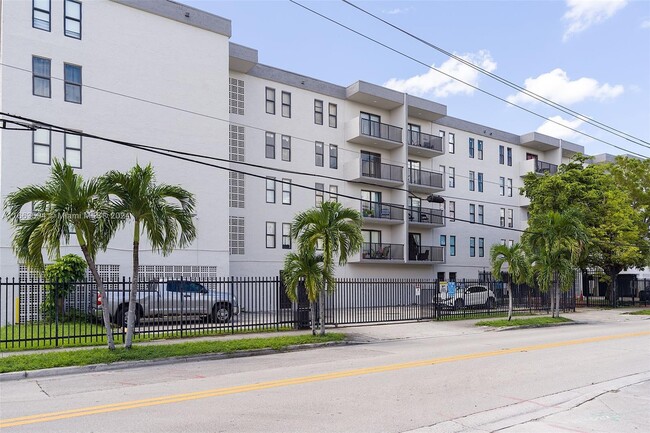 6950 W 6th Ave in Hialeah, FL - Building Photo - Building Photo