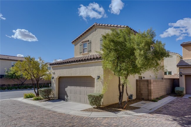 8356 Creek Canyon Ave in Las Vegas, NV - Foto de edificio - Building Photo