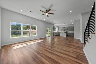 105 Out Yonder in Horseshoe Bay, TX - Building Photo - Building Photo