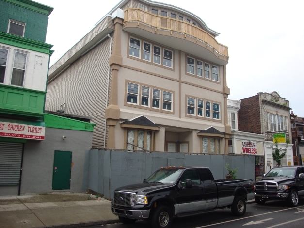 5110-5112 Market St in Philadelphia, PA - Foto de edificio - Building Photo