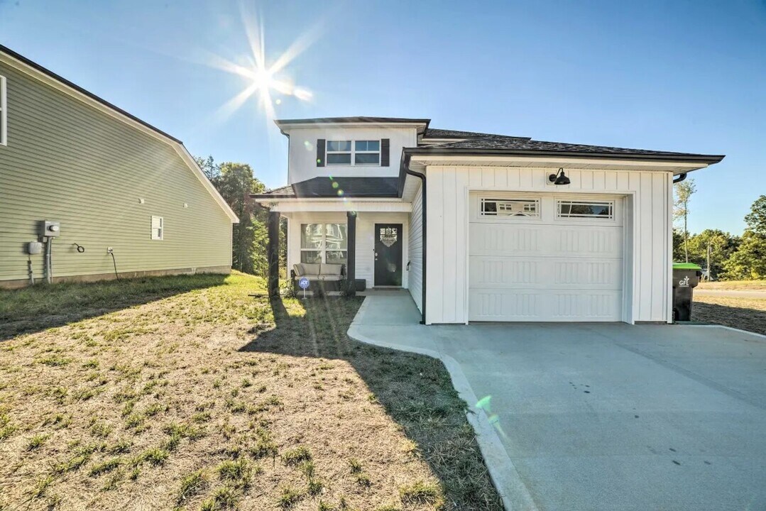 403 Hillside Dr in Clarksville, TN - Building Photo