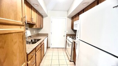 16 Maple St in Vernon, CT - Building Photo - Building Photo