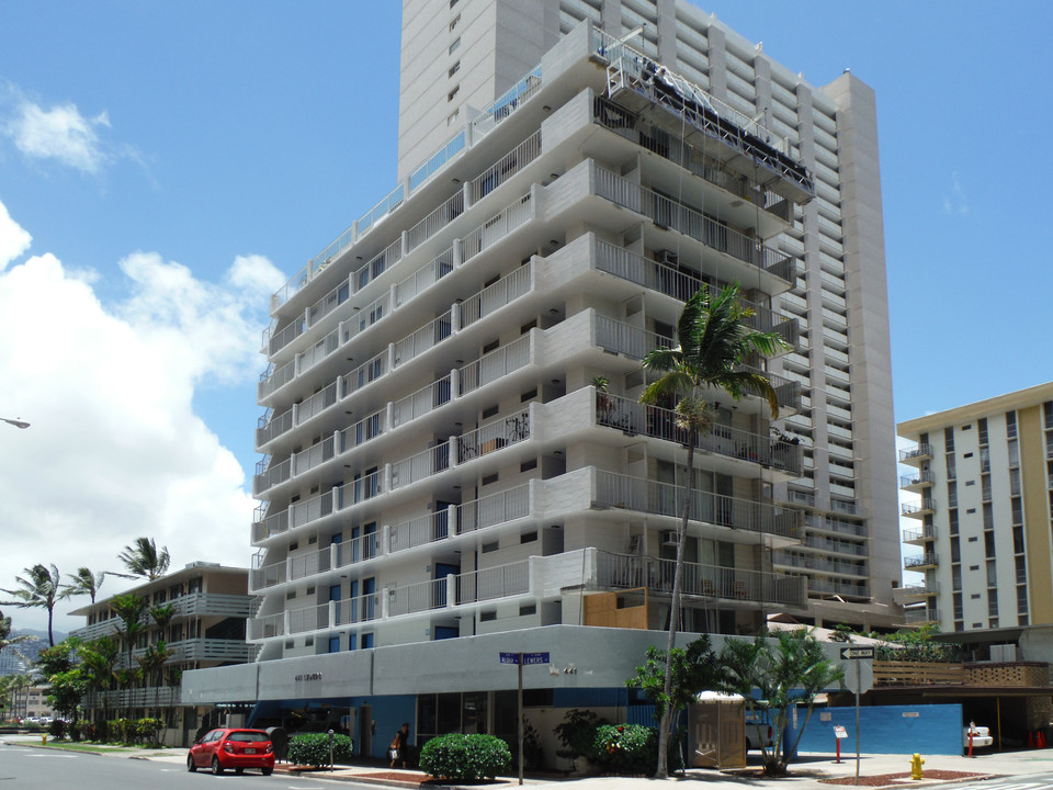 441 Lewers St in Honolulu, HI - Building Photo