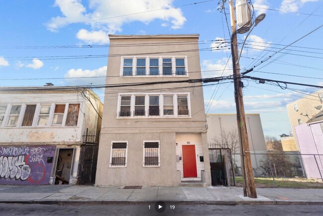 151 School St in Yonkers, NY - Foto de edificio - Building Photo