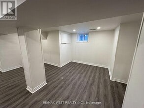 26 Walter Ave in Newmarket, ON - Building Photo - Building Photo