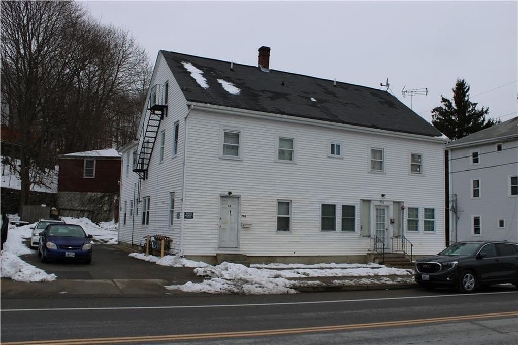 770 Providence St in West Warwick, RI - Foto de edificio