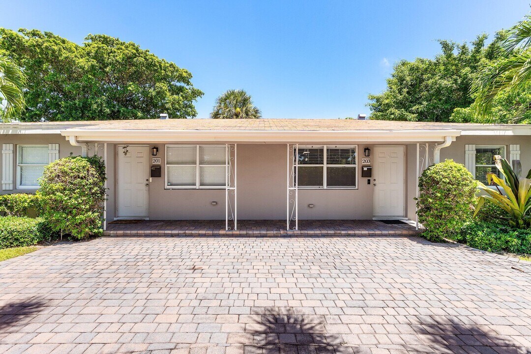 201 George Bush Blvd in Delray Beach, FL - Building Photo
