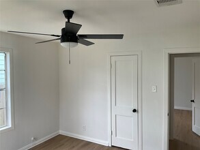 326 E 1st St in Deer Park, TX - Building Photo - Building Photo