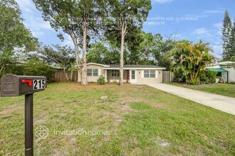 215 Emerald Ln in Largo, FL - Building Photo - Building Photo