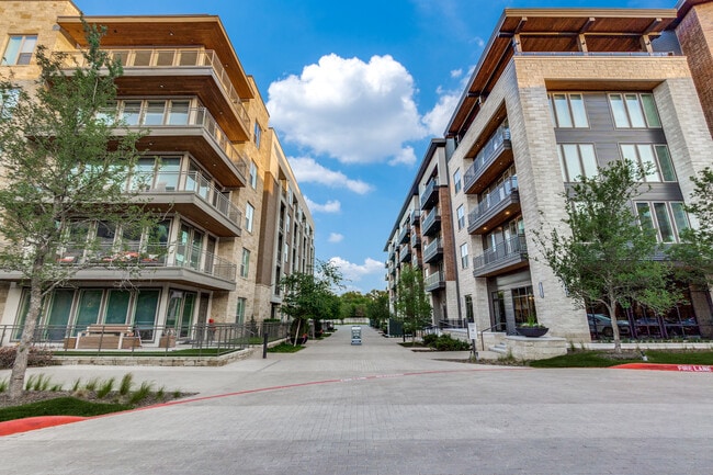 Cedar at the Branch in Dallas, TX - Foto de edificio - Building Photo