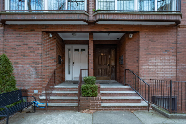 176 Lynch St in Brooklyn, NY - Building Photo - Building Photo