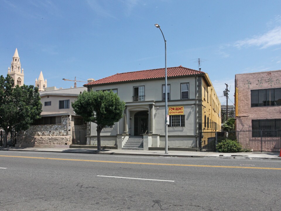 2841 W 8th in Los Angeles, CA - Foto de edificio