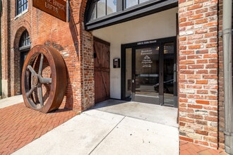 Smokehouse Lofts in Richmond, VA - Foto de edificio - Building Photo