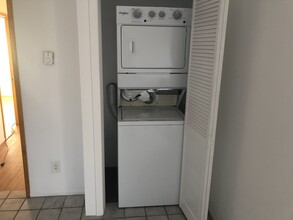 3715 Pacific Ave, Unit 4 in Marina Del Rey, CA - Foto de edificio - Building Photo
