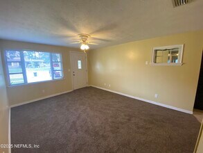 165 Parkwood Dr W in Orange Park, FL - Building Photo - Building Photo