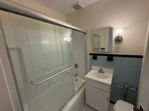 181 Winthrop Rd, Unit 5 in Brookline, MA - Foto de edificio - Building Photo