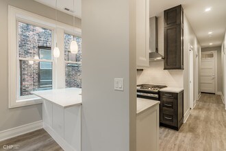 2318 W Thomas St in Chicago, IL - Building Photo - Building Photo