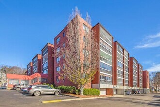 180 Green St in Melrose, MA - Building Photo - Building Photo