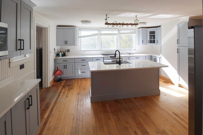 237 Old Rd in Eliot, ME - Building Photo - Building Photo