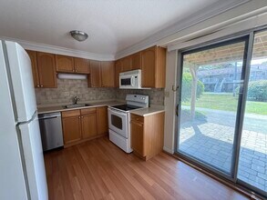 40B Washington Park Dr in Andover, MA - Building Photo - Building Photo