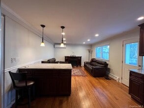 570 S 14th St in Lindenhurst, NY - Building Photo - Building Photo