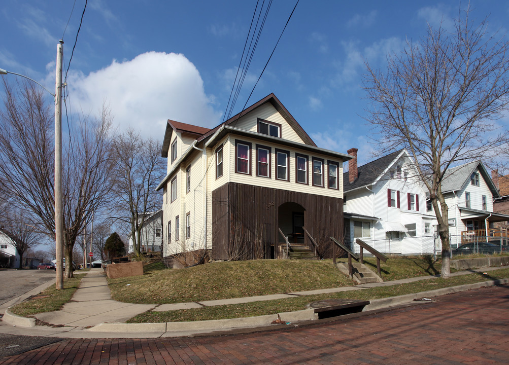 272 Kryder Ave in Akron, OH - Foto de edificio