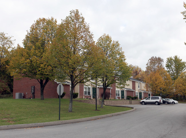 Surrey Hill Apartments in Uniontown, PA - Building Photo - Building Photo