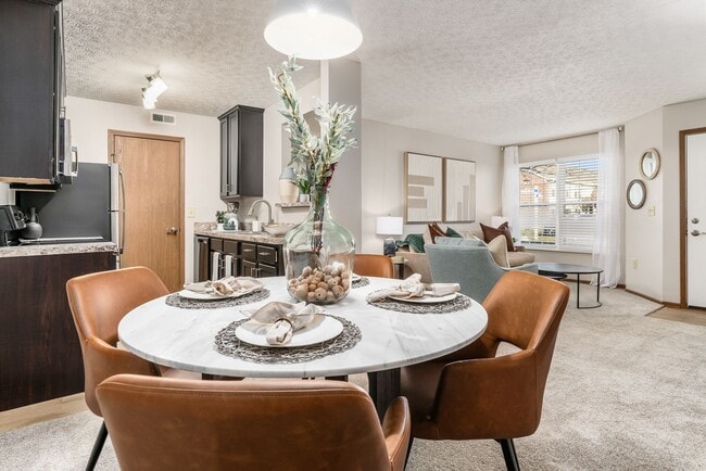 Summerview in Columbus, OH - Foto de edificio - Building Photo