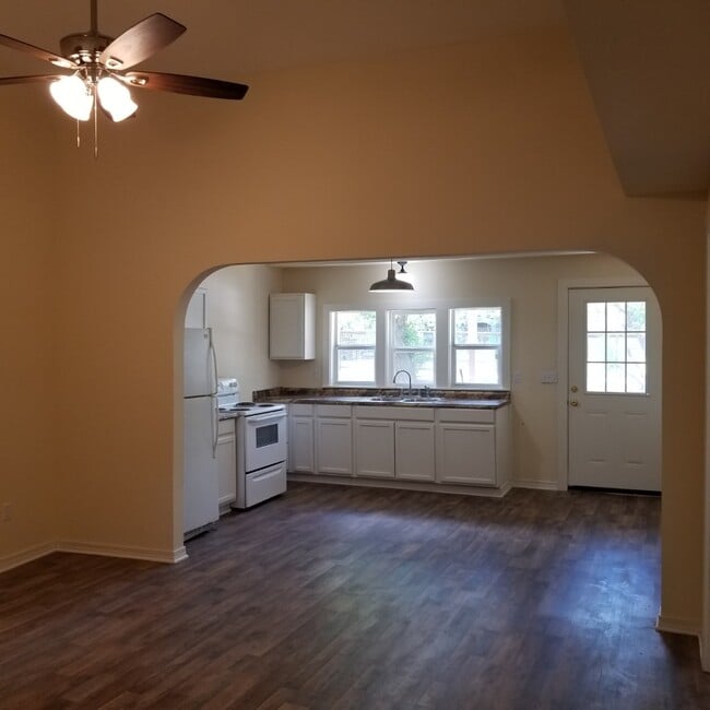 519 Ferguson St, Unit 3 in Taylor, TX - Building Photo - Building Photo