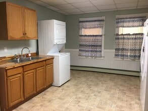 278 E Main St in Chicopee, MA - Building Photo - Building Photo