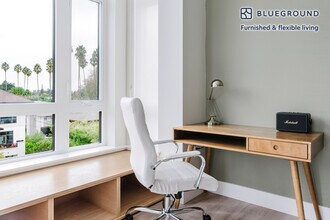 555 E Evelyn Ave in Mountain View, CA - Foto de edificio - Building Photo