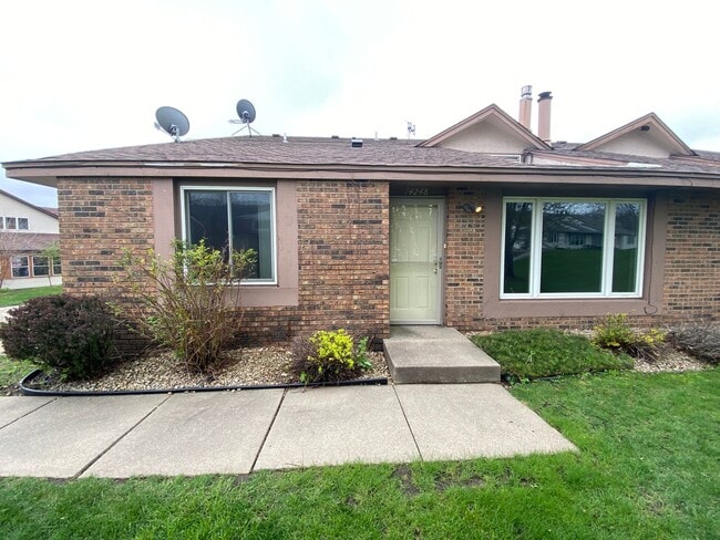 14248 Hemlock Ct N in Apple Valley, MN - Foto de edificio - Building Photo