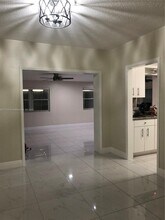 410 NW 44th Ave in Miami, FL - Building Photo - Building Photo