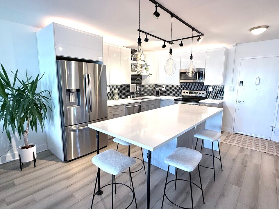 1121 Albion St, Unit 810 in Denver, CO - Building Photo