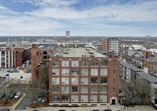 Real Silk Lofts in Indianapolis, IN - Foto de edificio - Building Photo