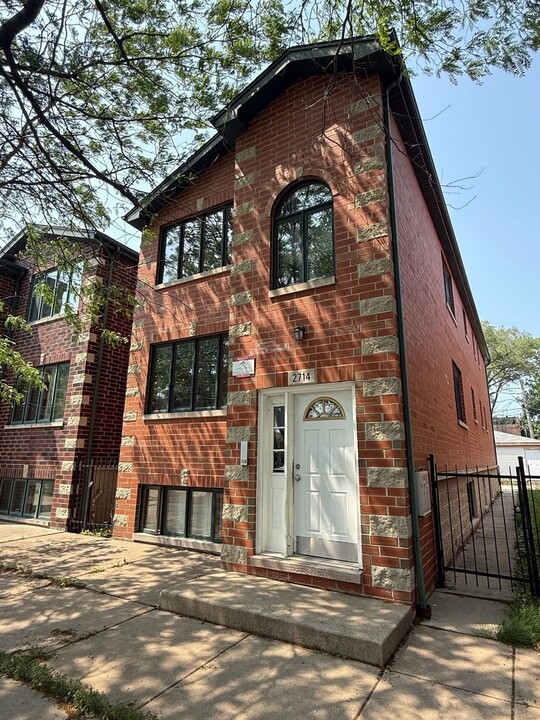 2714 W 37th Pl in Chicago, IL - Foto de edificio
