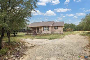 1135 Twisted Oak Ct in Canyon Lake, TX - Building Photo