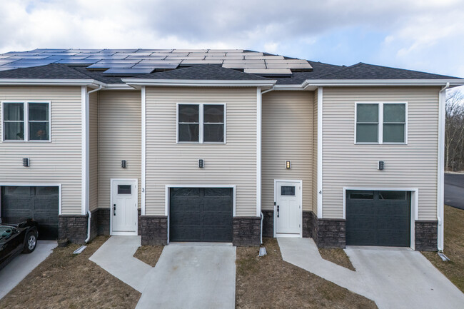 Boulder Farms Villas in Johnston, RI - Foto de edificio - Building Photo