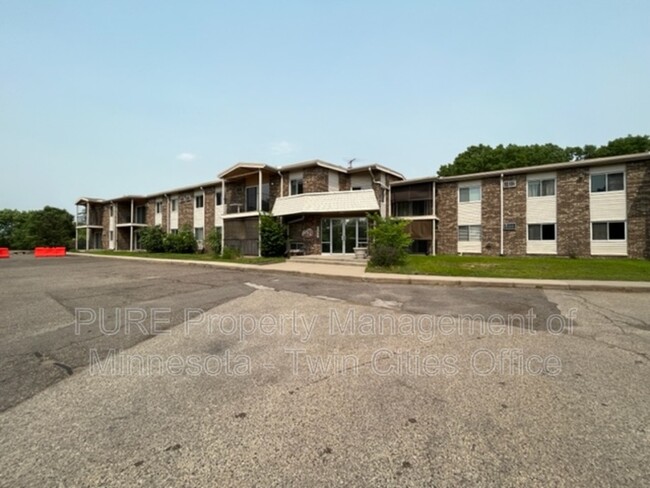 8045 Xerxes Ave S-Unit -Unit 202 in Bloomington, MN - Building Photo - Building Photo