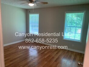 220 Splitwood Ln in Fairburn, GA - Building Photo - Building Photo