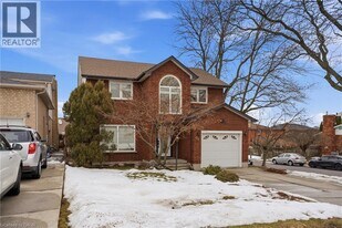 108 Greenshire Dr in Hamilton, ON - Building Photo