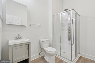 2250 N Woodstock St in Philadelphia, PA - Building Photo