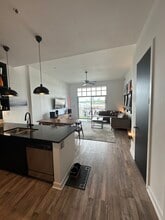 711 Cosmopolitan Dr NE, Unit 809 in Atlanta, GA - Foto de edificio - Building Photo