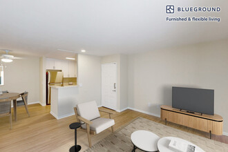 10024 Paseo Montril in San Diego, CA - Building Photo - Building Photo
