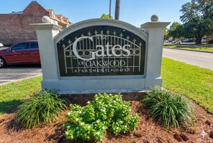 Gates of Oakwood in Gretna, LA - Building Photo