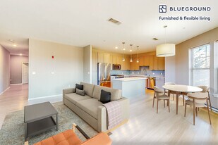 160 Boylston St in Newton, MA - Building Photo