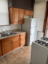 2320 Jenny Lind St, Unit First Floor in McKeesport, PA - Foto de edificio - Building Photo