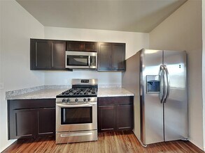 2045 W Hunters Springs Way in Mustang, OK - Foto de edificio - Building Photo