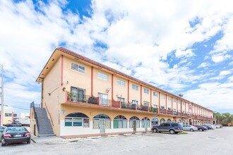 Okeechobee Plaza in Hialeah, FL - Building Photo - Building Photo