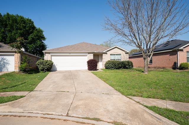 320 Oakhurst Dr in Seagoville, TX - Building Photo